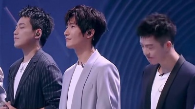 迷龙 - 【合唱吧！300】07快男陈楚生、苏醒、王栎鑫、张远、陆虎与300位粉丝合唱《我最闪亮》太感动了