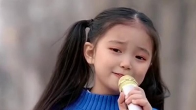 捡书少年 - 全网都在找唱童声版《天使的翅膀》的小姑娘在这里❤️ 在老师婚礼上唱歌的小女孩找到了