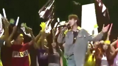 民谣先生初冬 - 摩登兄弟刘宇宁现场演唱《讲真的》，跟抖音比这个还OK吗