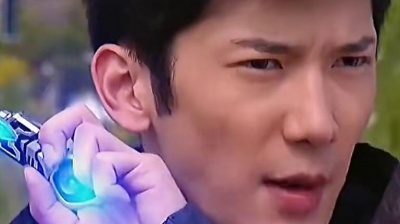 云烟 - 《铠甲勇士》向阳：呵呵，不会还有人变身要召唤器吧.