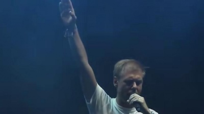 柴知道 - 上海万人蹦迪现场万人双手左右摇摆，这种气氛能吸引到你们蹦迪吗 #大型蹦迪现场 #百大dj #蹦迪 #电音节 #神级现场