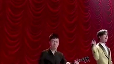 叫我大表哥好吗好的 - 春晚常客“摇滚一哥”，投身民乐获格莱美，一曲《将进酒》太专业