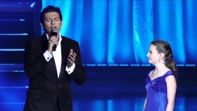 野蛮博主好物分享 - 小萝莉与男高音的惊艳美声合唱《我的太阳》