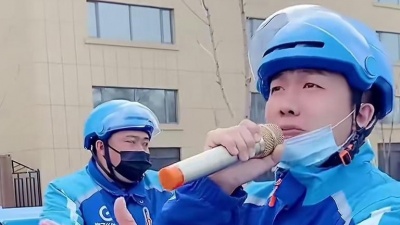 会糊 - 一座桥，名为奈何，一条河，名为忘川～《忘川的河》 #灵魂歌手 #外卖小哥 #草根歌手
