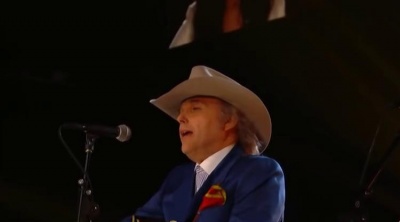 Brandy Clark、Dwight Yoakam - Hold My Hand