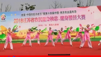 欢乐舞蹈教学 - 精选变队形秧歌扇子舞《山海情深》红红火火真喜庆！