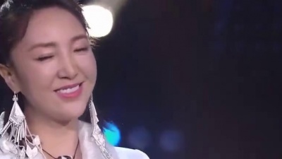 王雨辰 - 藏族情歌《次仁拉索》，美女歌手激情演唱，宛如天籁！