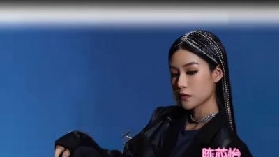 快递小哥吴彦祖 - 年轻得碰着谁？「活着Viva」#simyee陈芯怡 活着Viva女生版#复古 @Simyee陈芯怡《放不下的放下》
