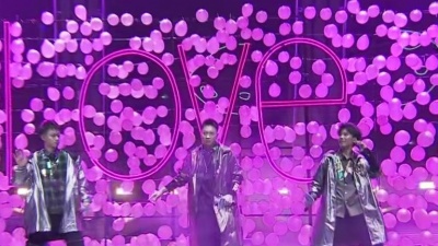 龚震宇、康青林、李家豪 - 重大小虎队串烧致敬经典，《流星雨》+《宠爱》+《青苹果乐园》帅气演绎收获现场迷妹