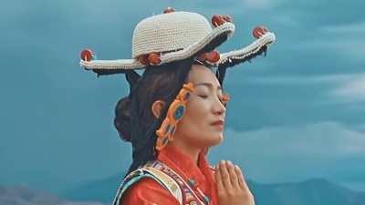 听风的修行者 - 藏语歌曲  上师念扎仁波切  演唱:让旺拉姆
