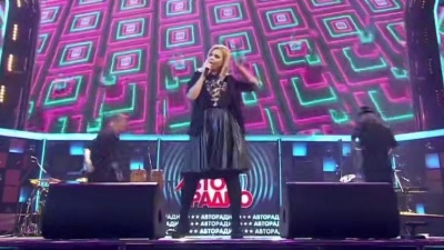 风中劲草 - 荷东迪斯科舞曲《夜晚陌生人》德国歌手西西猫现场版
