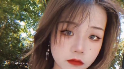 国际级美妆博主 - 爱我的话