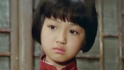 爱听歌的小女孩 - 经典老歌《送别》，唱出满满的离愁，至今无人能超越！