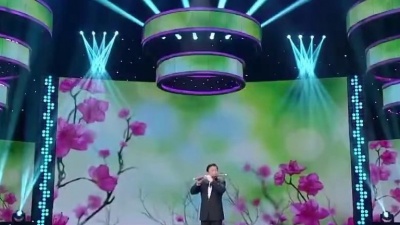 小芳音乐室 - 蒋国基老师竹笛独奏《小放牛》，大师演奏就是不一样，太好听了！