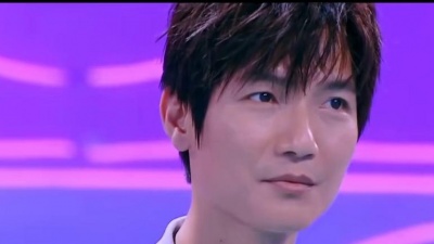 等待爱情 - 【合唱吧300】【快乐男声】07快男重聚，与粉丝同台合唱我最闪亮，瞬间泪目！