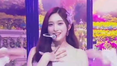 曺薇娟、宋雨琦 (YUQI)、丽兹、李瑞 - 라일락 (LILAC)
