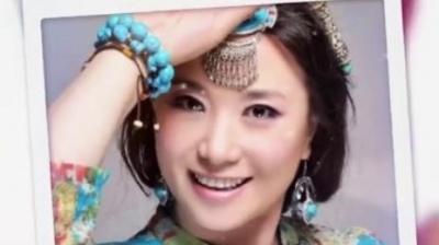 4K菌观影 - #你啊你啊 萨日娜一曲《草原恋》，祝朋友们周末愉快！#草原歌曲 #热门音乐 #热门 @萨日娜