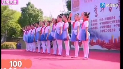 闭眼看生活180728 - 红领巾在胸前飘扬。热烈庆祝建党100周年。