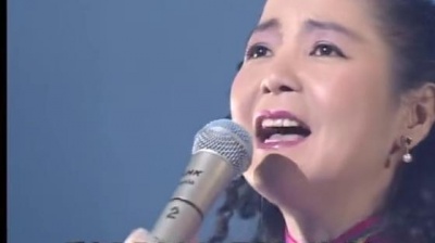 水月蓝 - 1994年邓丽君最后一次登台—《空港》斯人若彩虹