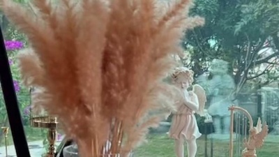 呛口小辣椒 - 母女三手联弹《四季的问候》#钢琴 希望你开心的过每一天，我护你周全，长大后也能开心的做自己热爱的事，不用取悦别人。