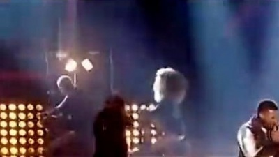 Usher - DJ Got Us Fallin' In Love(live版)