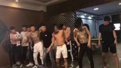 心稳路正精彩 - 精神小伙