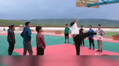 可可家的小丸子 - 打球。