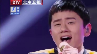 月诺好无良° - 张杰助阵美女唱《隐形的翅膀》，声音彻底征服了我