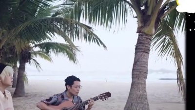 阿西老板儿 - #周震南 就好像下过天的午后，煮了一杯咖啡，看着窗外的雨滴，打开了黑胶机，传出了周震南的喃喃低语 #不是所有猫都像你一样温顺
