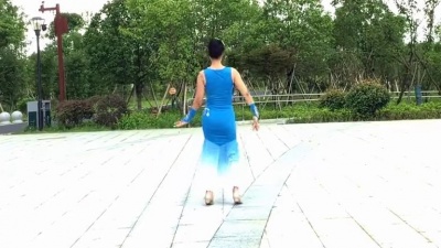 *** - 爱吾广场舞《月光下的凤尾竹》背面教学
