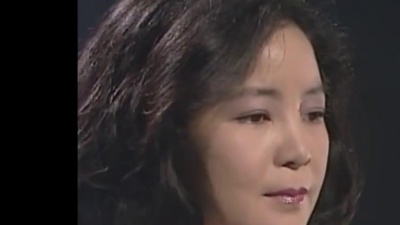 傲刀天下 - 邓丽君91年《悲しみと踊らせて》现场版，让我与悲伤共舞
