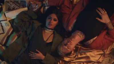 Machine Gun Kelly、Camila Cabello - Bad Things