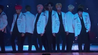 SEVENTEEN - 万岁 + CLAP
