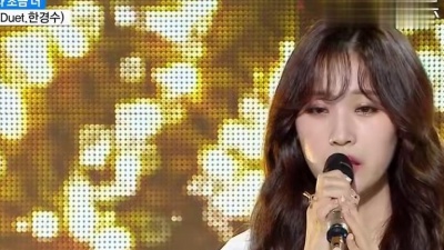 千丹菲、艺声 - 오늘따라 조금 더 (Live At Show Music core 2017/08/19) (Live) (唯独今天 更…)