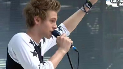 5 Seconds of Summer - She Looks So Perfect