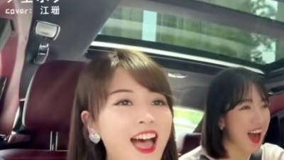 小小-治愈博主 - #梦里水乡 既然去不了诗和远方，那就来我们的歌里走一走，只要有欢喜心，人生处处是风景。#翻唱