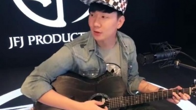 光辉 - 林俊杰现场演绎《裂缝中的阳光》，传递爱心和正能量