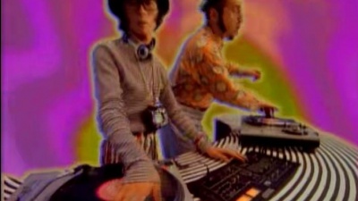 Deee-Lite - Groove Is In The Heart