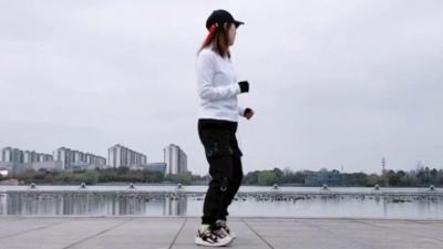 蝶舞花香 - 《祝姑九点半》28步，听这首歌，你是否想起了那美丽的姑娘