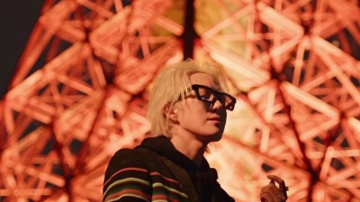 Zion.T、AKMU - V (Peace) (feat. AKMU)