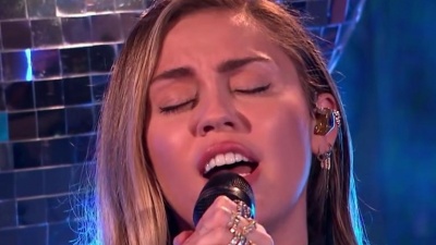 Mark Ronson、Miley Cyrus - No Tears Left To Cry