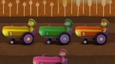 Super Simple Learning - 10 Little Tractors