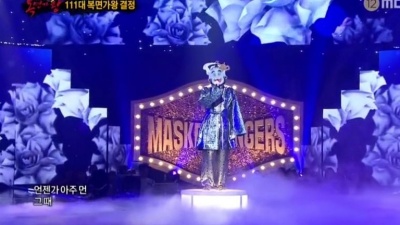 118斤王等等 - 《蒙面歌王》Genie演唱SHINee的《Hyeya》留下了无与伦比的舞台！
