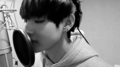 V、j-hope - Hug Me