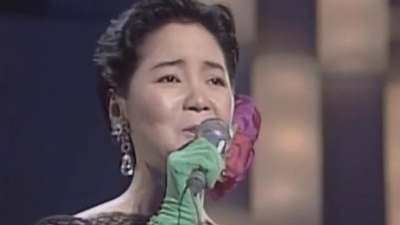 摇摆 - 怀旧金曲，邓丽君《青色的回忆》，只是我一个人，痴痴地等你！
