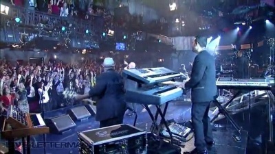 Pitbull、Ne-Yo、Afrojack、Nayer - Give Me Everything