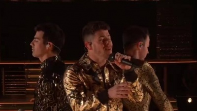 Jonas Brothers - What A Man Gotta Do