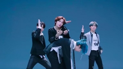Tomorrow X Together (투모로우바이투게더) - New Rules