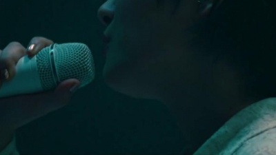 佐藤千亜妃 - キスをする