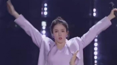SNH48马玉灵、李保怡、王丽娜、姜丹、SING-林悠悠、文婕、创造营2020、创造营2020学员 - 创造营2020首场竞演直拍-李保怡《手扶拖拉机斯基》
